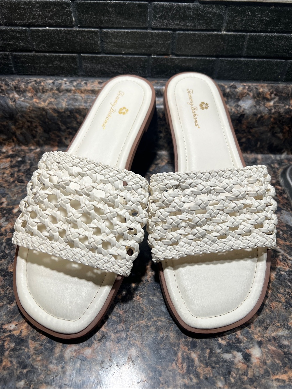 Tommy Bahama white leather sandals